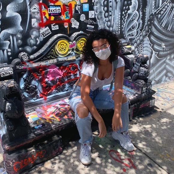 Meet your Posher, Nadia - Picture 1 of 1